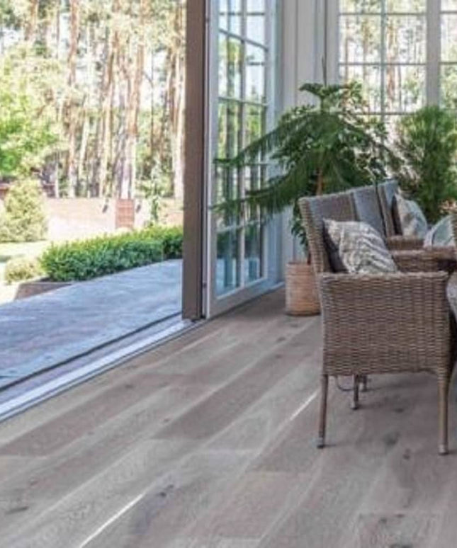 Echelon Pacific Longboard Engineered White Oak Wire Brushed Floor Huntington Beach TT401 Room