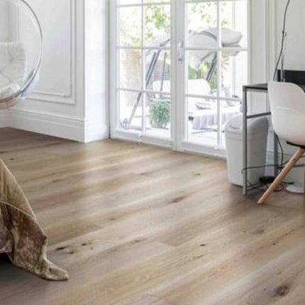 Echelon Pacific Longboard Engineered White Oak Wire Brushed Floor Tresles TT407 Room